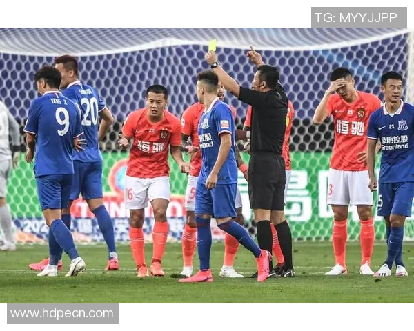 广州足球队配合问题引发热议球迷与专家各执己见探讨战术调整